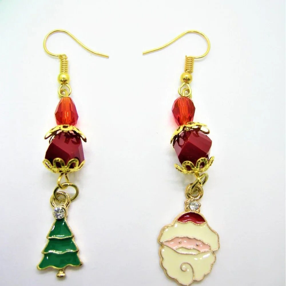 Santa Claus Pendant Necklace & Mismatched Earring Set - Picture 3 of 6
